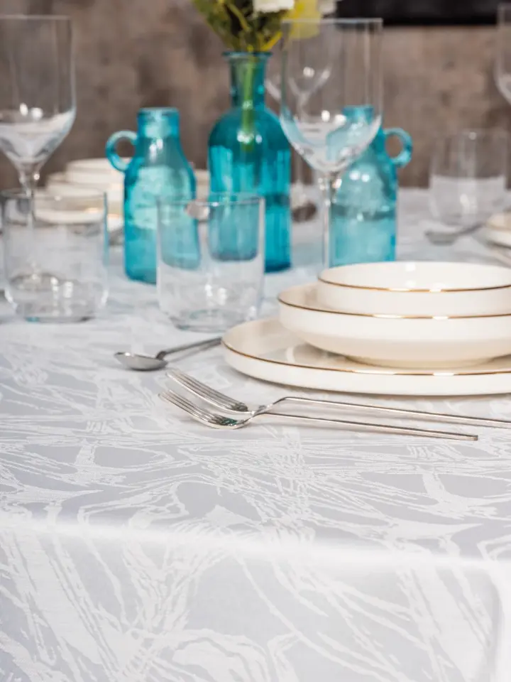 Jakarlı Dertsiz Masa Örtüsü Lavinia Beyaz 155x220